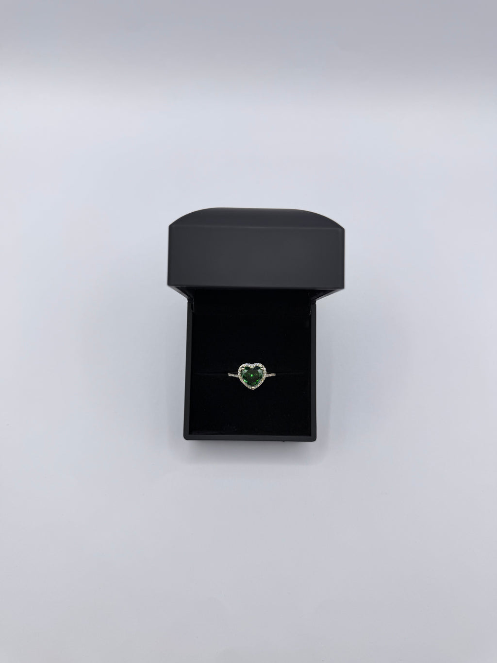 Emerald-colored heart-shaped stone ring