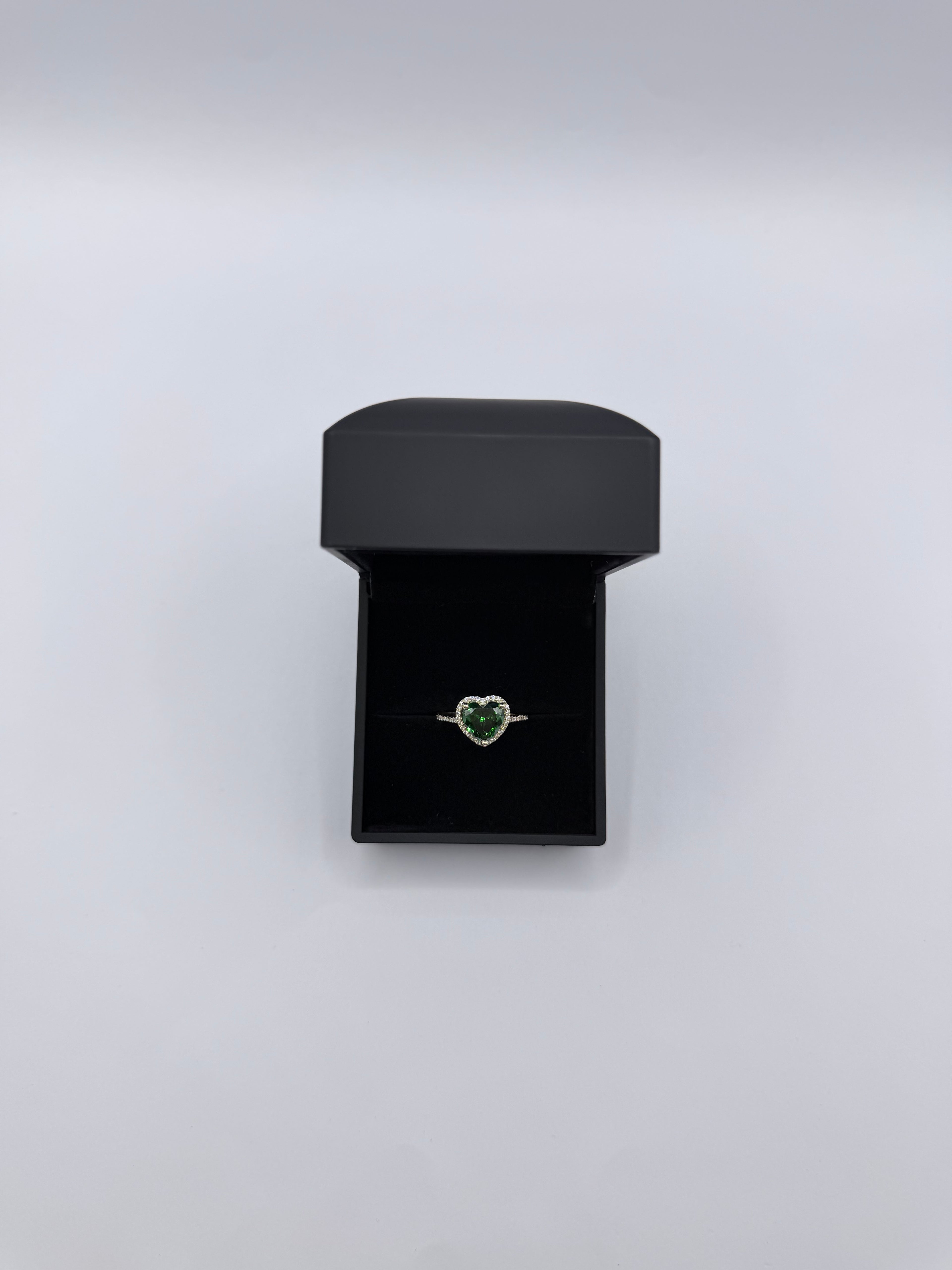 Emerald-colored heart-shaped stone ring