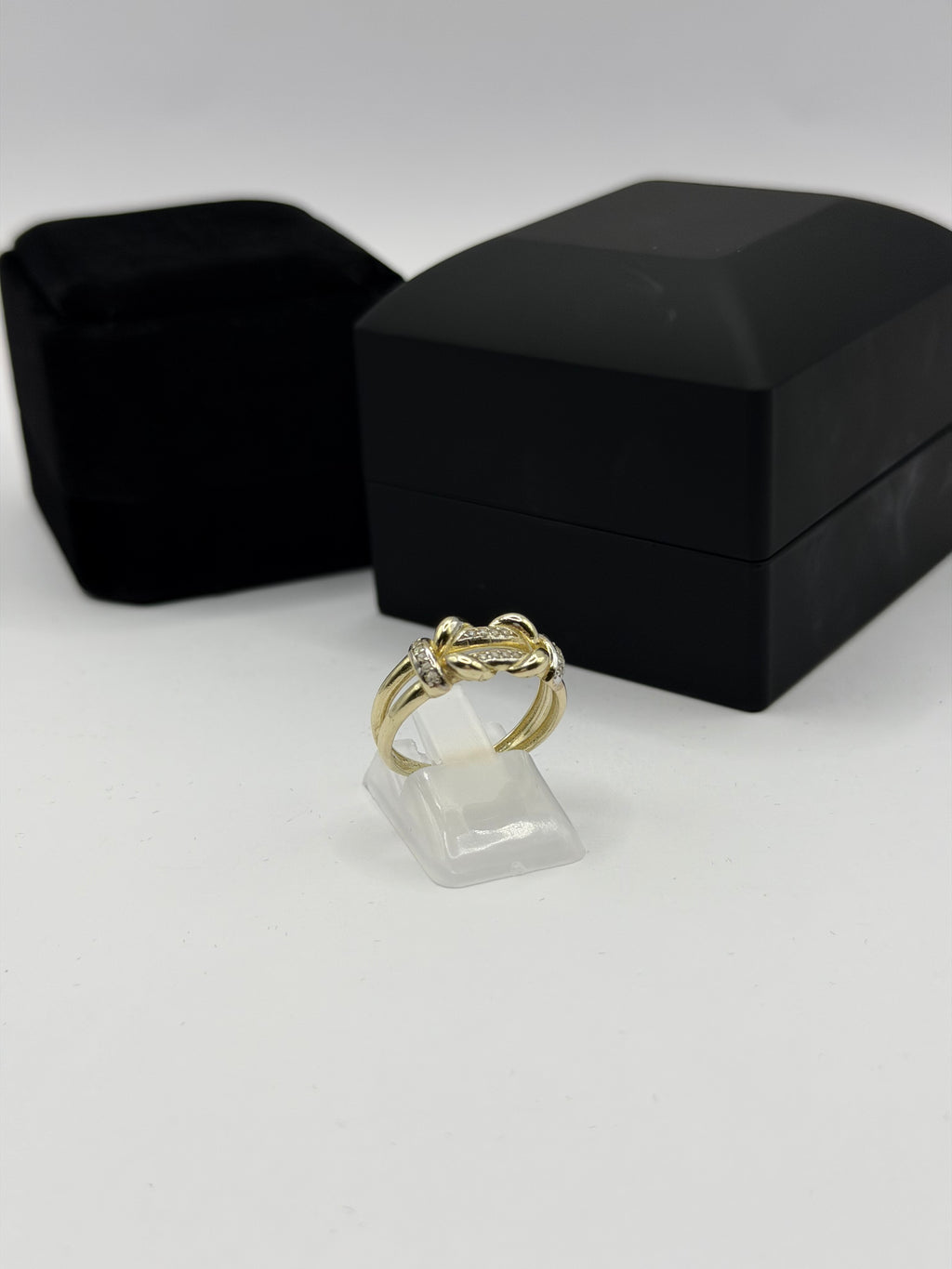 Knot Ring With Stones