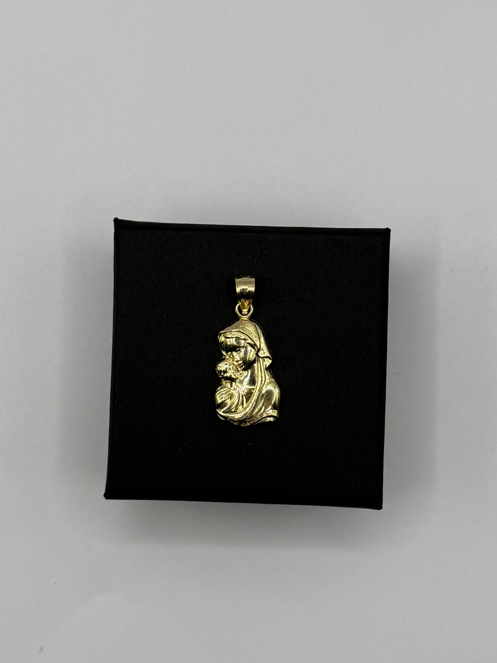Virgen Charm