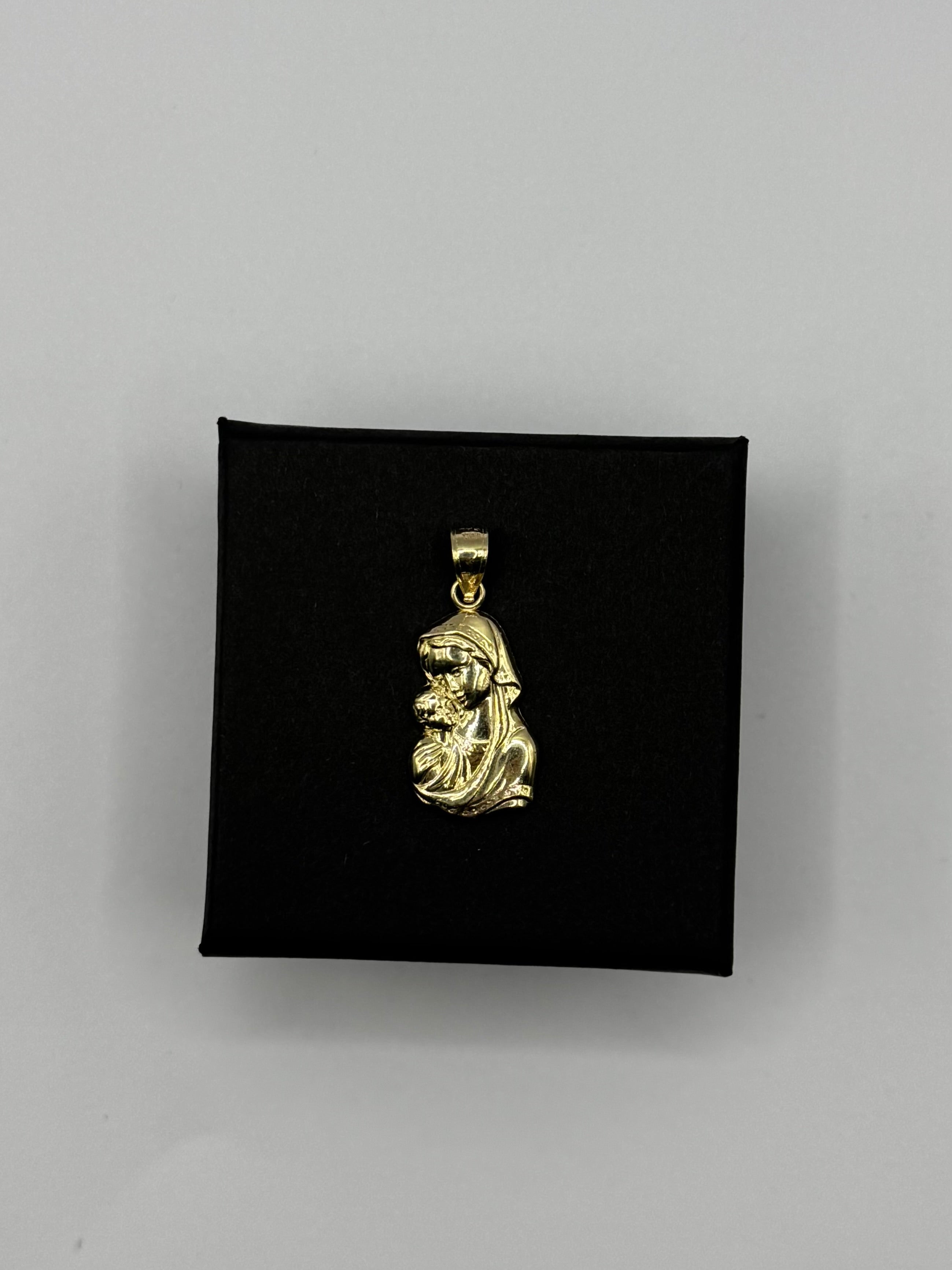 Virgen Charm