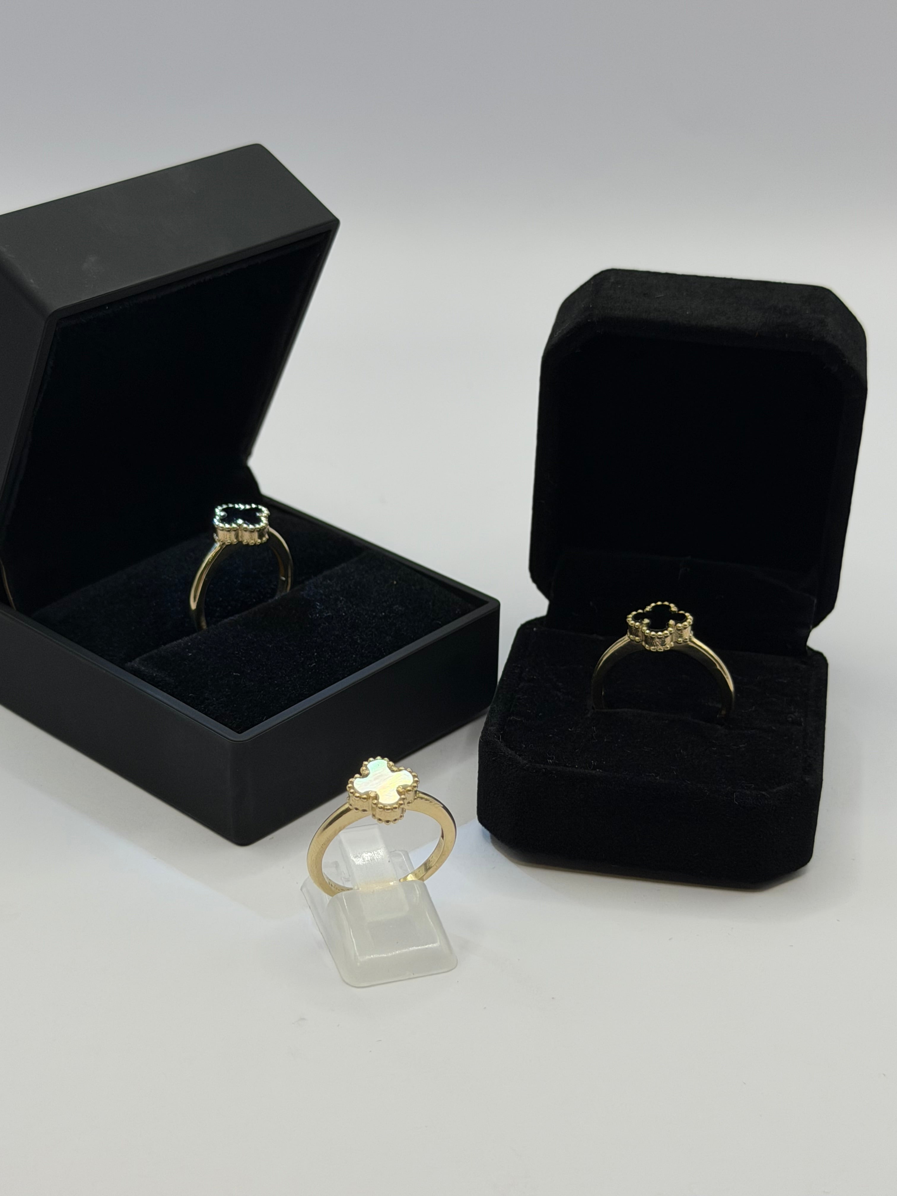 Clover Ring