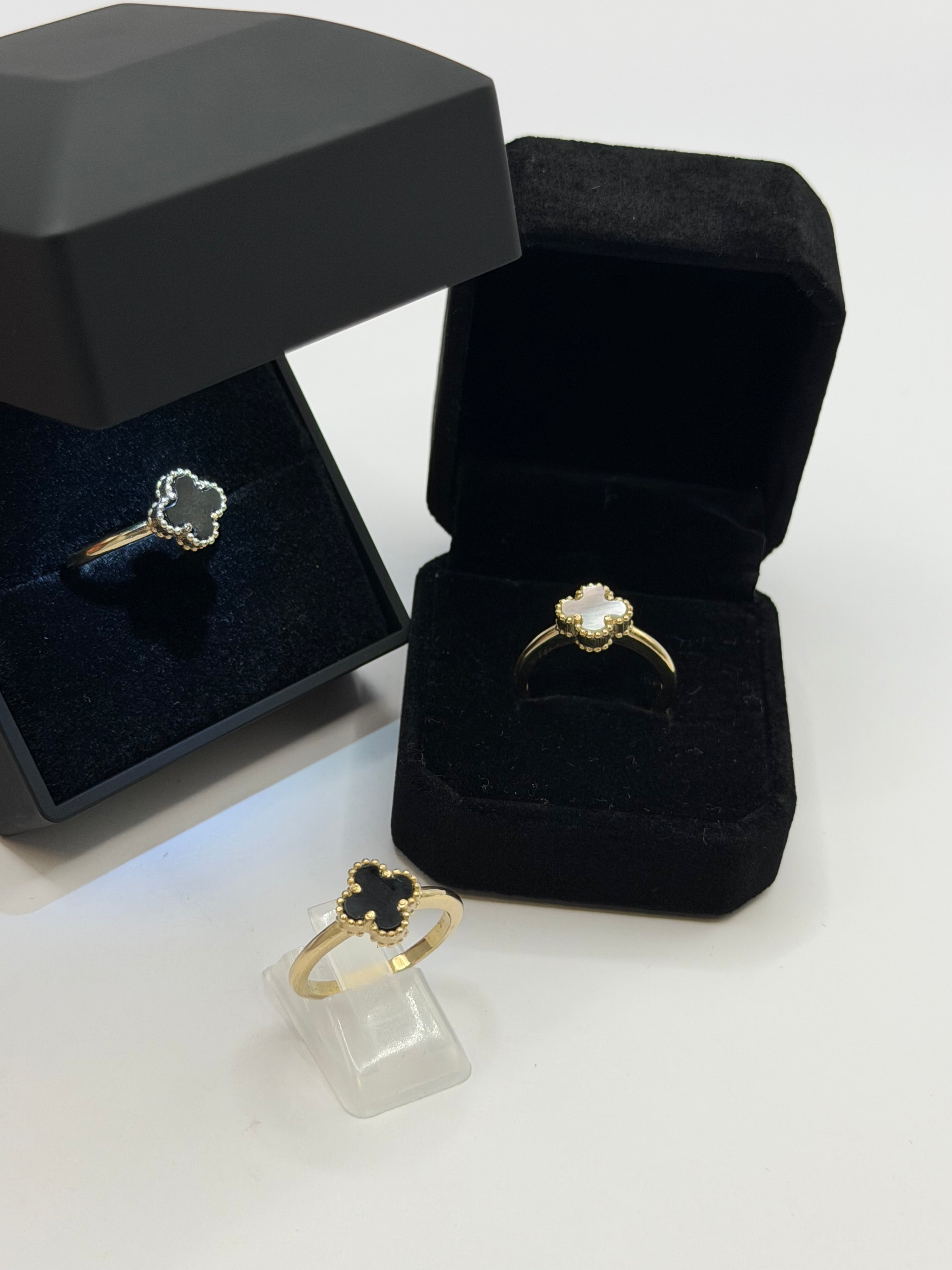 Clover Ring