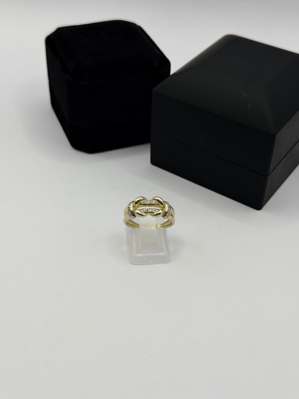 Knot Ring With Stones