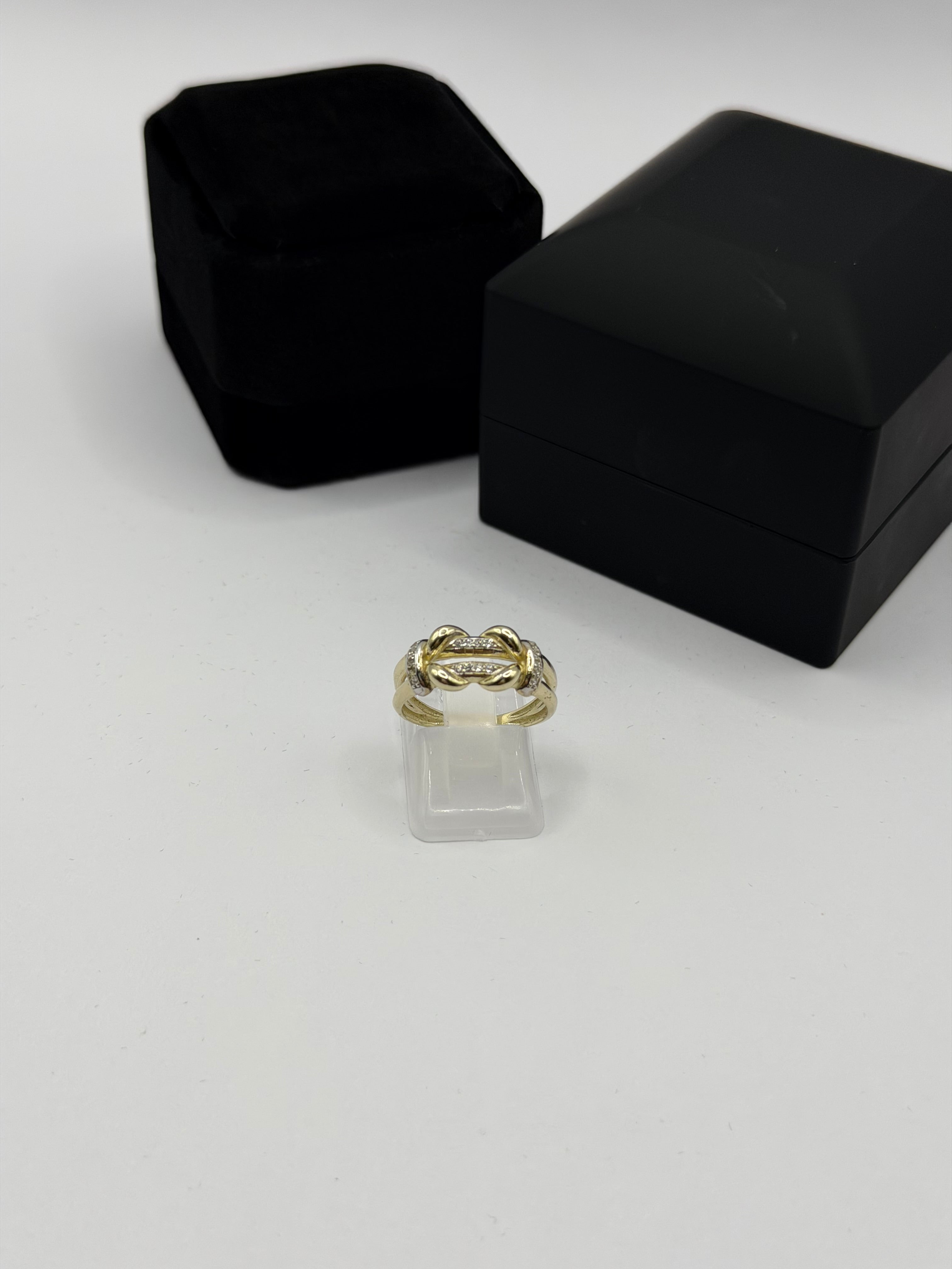 Knot Ring With Stones