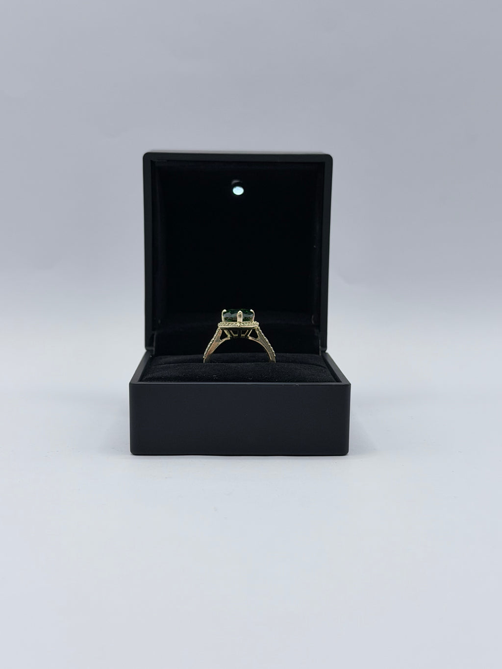 Emerald-colored heart-shaped stone ring